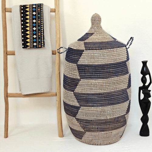 Image d'un grand panier à linge couvercle blanc et bleu 