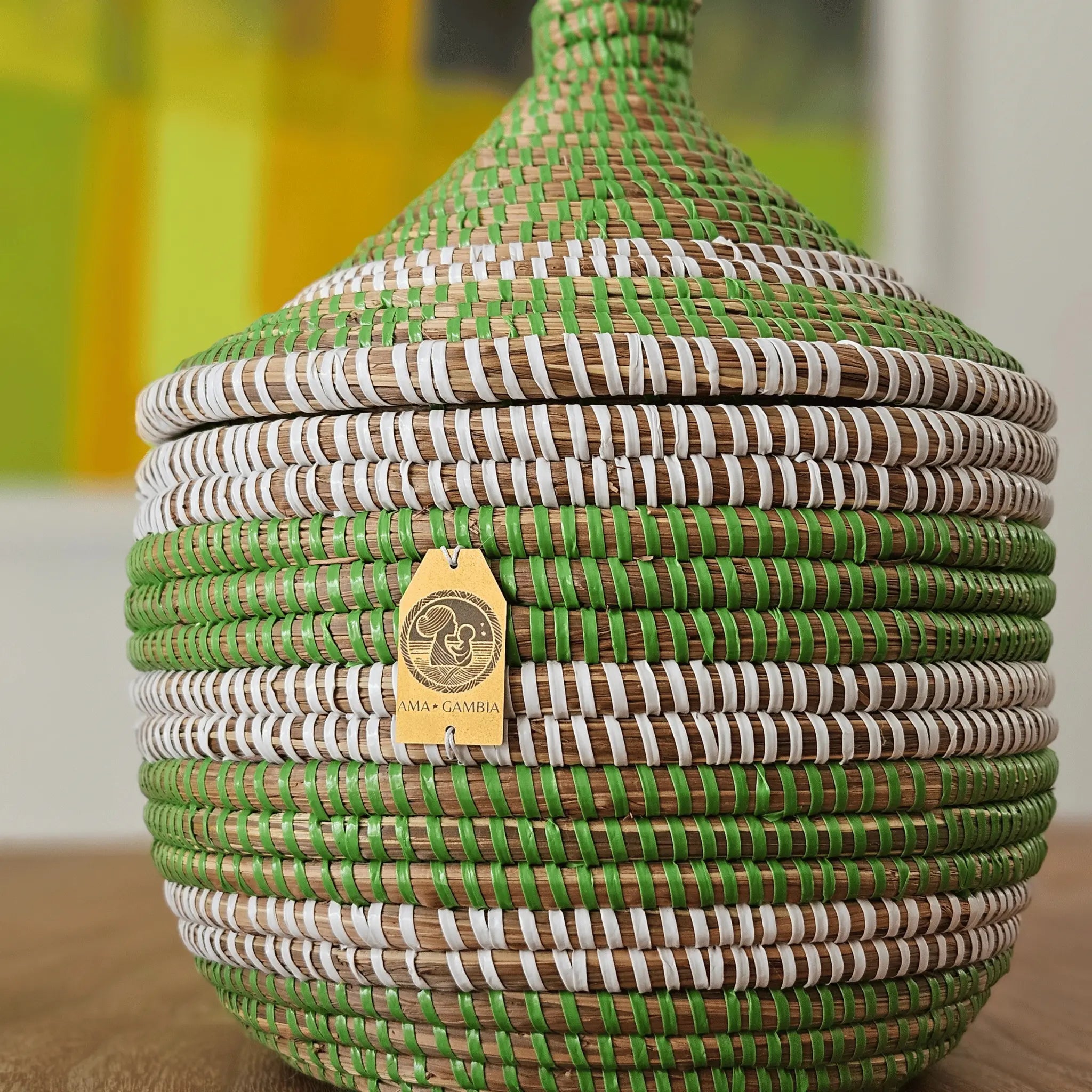 Image d'un panier rangement vert et blanc de taille moyenne