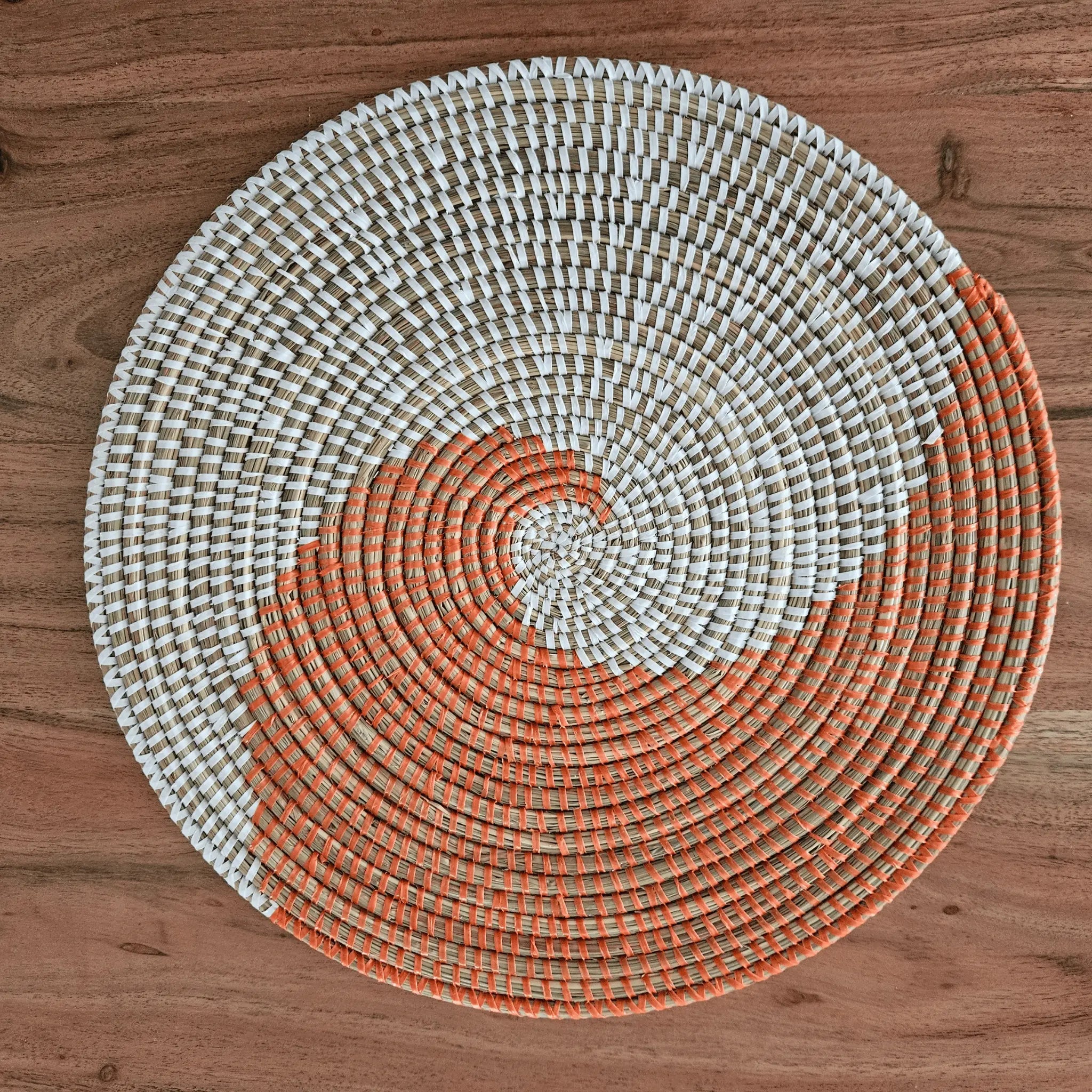 Image d'un set de table blanc et orange