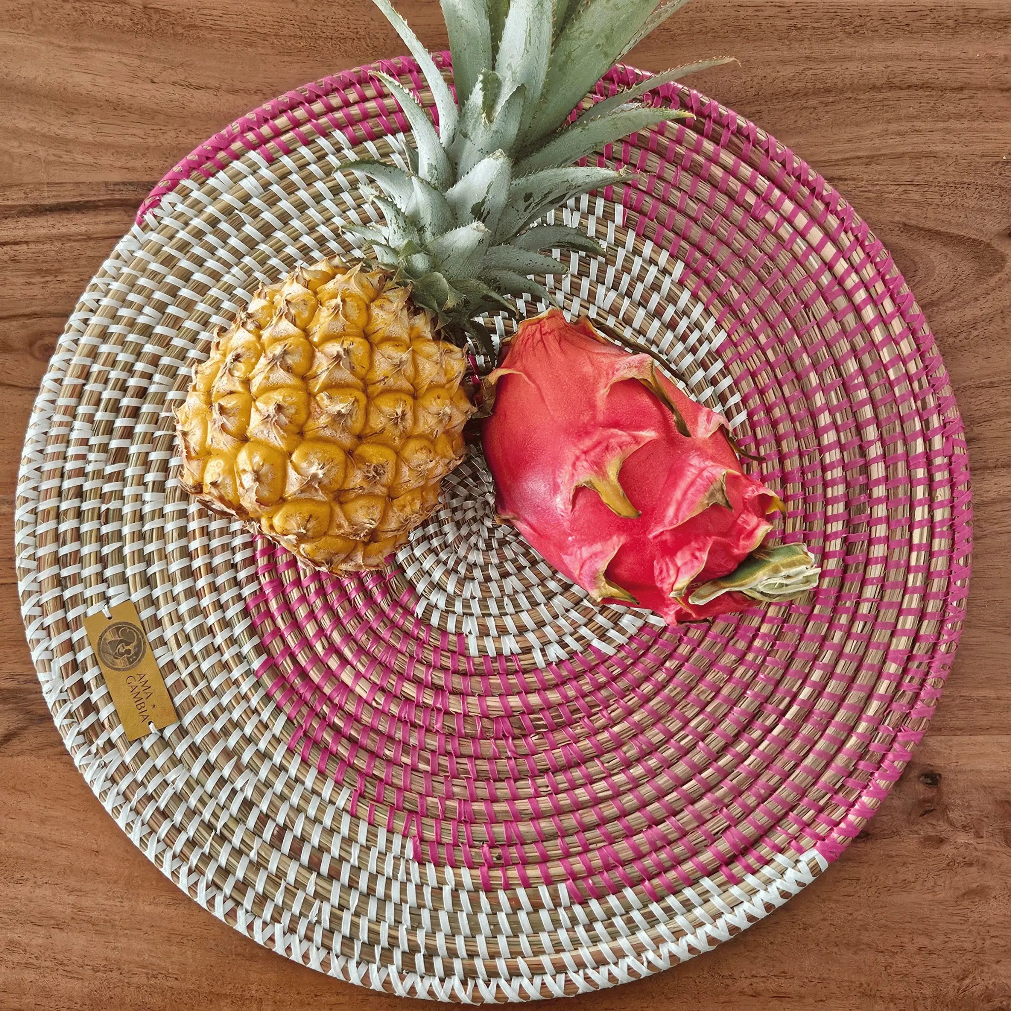 Image d'un set de table design tressé blanc et rose