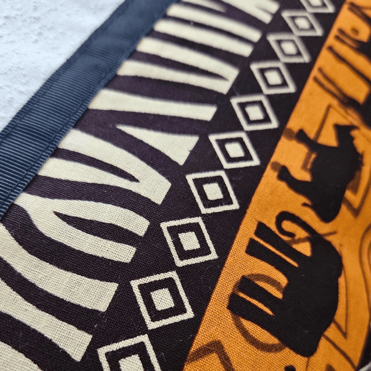 Image d'un coussin en wax, aperçu des motifs animaux